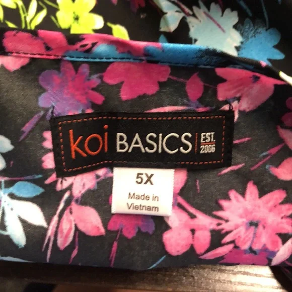 NWT Koi Basics multi color floral pattern V neck short sleeve scrub top - Picture 13 of 16